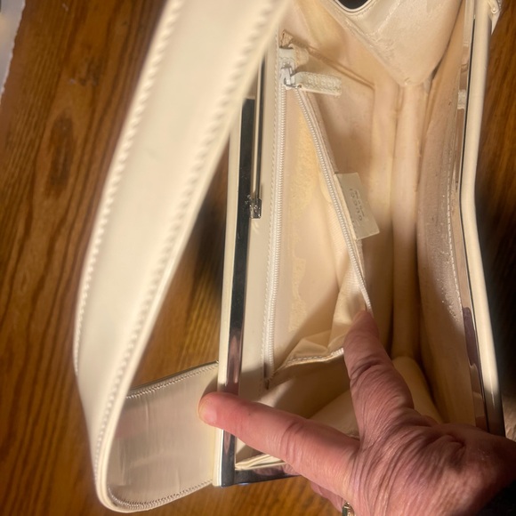 Gucci Shoulder Handbag Purse Enamel Cream White - Picture 3 of 10